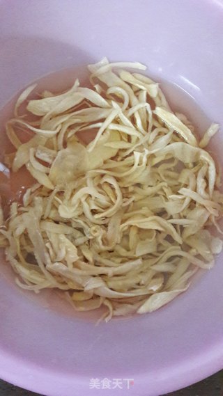 卜片炒肉的做法步骤：1