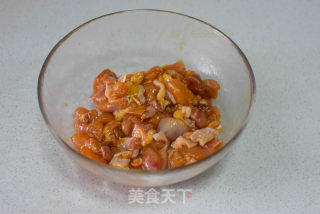 辣椒小炒鸡的做法步骤：2