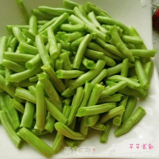 炝炒豆角的做法步骤：1