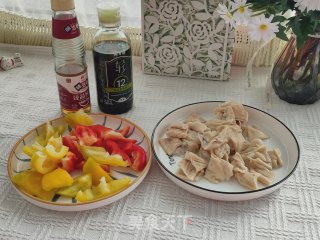 彩椒炒肥肠的做法步骤：1