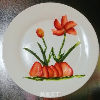 草莓荷花果盘的做法步骤：7