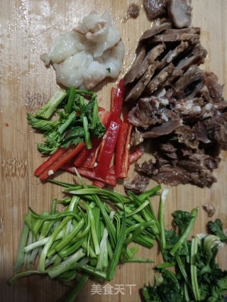 鲜虾炒羊舌的做法步骤：1