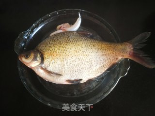 酱炖鱼的做法步骤：2