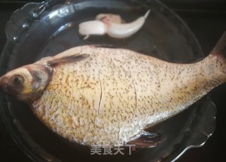 酱炖鱼的做法步骤：3