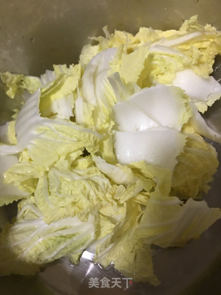虾丸黄心白鸡汤的做法步骤：1