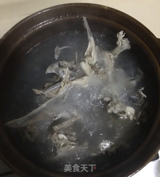 虾丸黄心白鸡汤的做法步骤：5