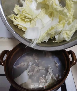 虾丸黄心白鸡汤的做法步骤：6