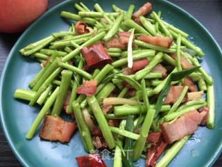 烟熏腊肉炒藜蒿的做法步骤：14