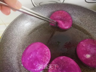 紫薯豆沙糯米饼的做法步骤：11