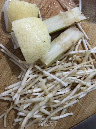茅根糖水的做法步骤：1