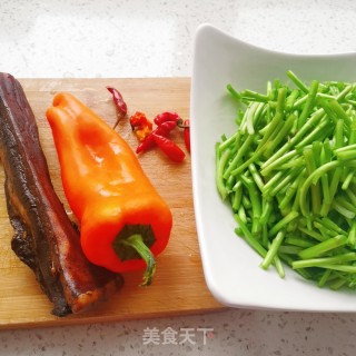 黎蒿炒腊肉的做法步骤：3