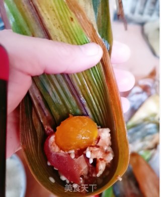 咸蛋黄肉粽的做法步骤：4