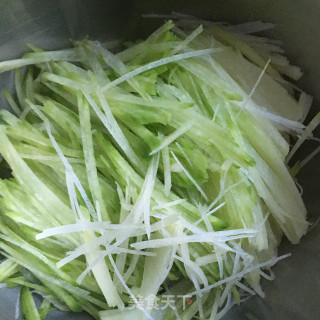 甜椒拌水果萝卜的做法步骤：3