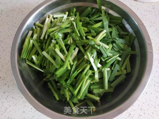 韭菜炒八爪鱼的做法步骤：1
