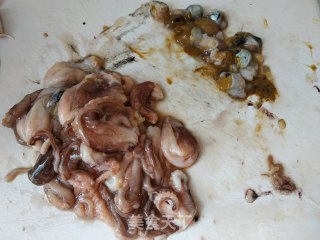 韭菜炒八爪鱼的做法步骤：2