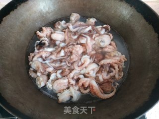 韭菜炒八爪鱼的做法步骤：4