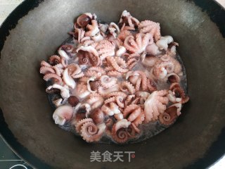 韭菜炒八爪鱼的做法步骤：5