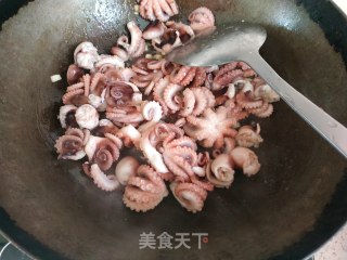 韭菜炒八爪鱼的做法步骤：9