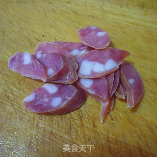 腊肠炒芹菜的做法步骤：2