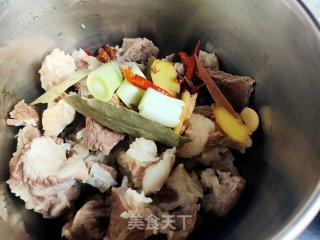 炖牛肉的做法步骤：7