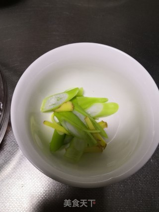 木耳肉片的做法步骤：1