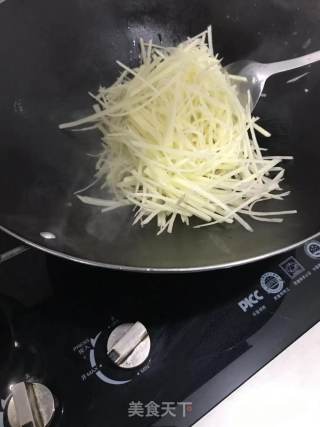 清炒土豆丝的做法步骤：2