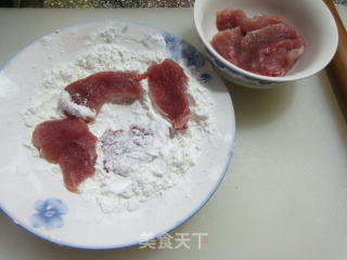 咸菜笋丝捶肉汤的做法步骤：2