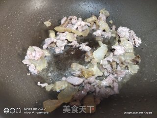 腊肉炒苦瓜的做法步骤：2