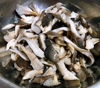 平菇豆腐时蔬汤的做法步骤：5