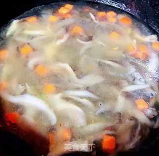平菇豆腐时蔬汤的做法步骤：9