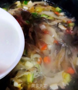 平菇豆腐时蔬汤的做法步骤：11