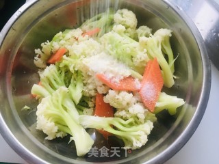 炝拌有机菜花的做法步骤：4