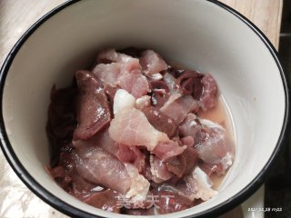 瘦肉猪肝粥的做法步骤：2