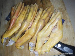 田螺鸭脚煲的做法步骤：3