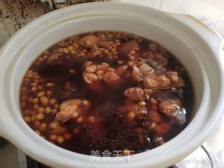 猪脚焖黄豆的做法步骤：8