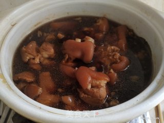猪脚焖黄豆的做法步骤：9