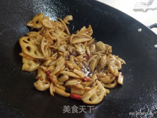 莲藕炒肥肠的做法步骤：11