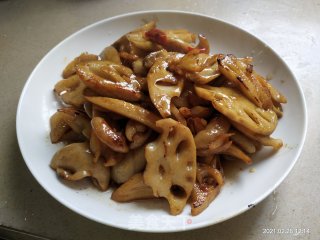莲藕炒肥肠的做法步骤：12