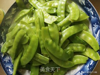 清炒荷兰豆的做法步骤：3