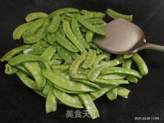 清炒荷兰豆的做法步骤：4