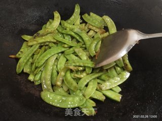 清炒荷兰豆的做法步骤：5