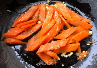 黄瓜胡萝卜炒腊肠的做法步骤：6