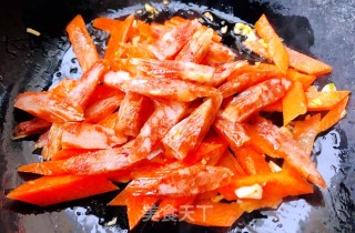黄瓜胡萝卜炒腊肠的做法步骤：7
