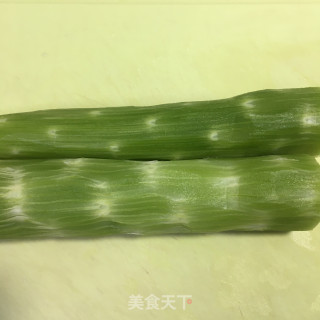 牛肉炒莴笋的做法步骤：1