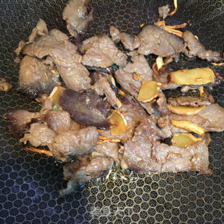 牛肉炒莴笋的做法步骤：5