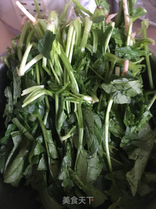 菠菜鸡肉汤的做法步骤：1