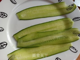 罗勒拌黄瓜的做法步骤：2