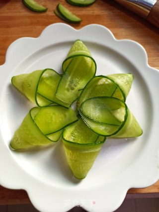 罗勒拌黄瓜的做法步骤：3