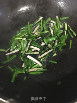 韭菜炒臭干的做法步骤：3