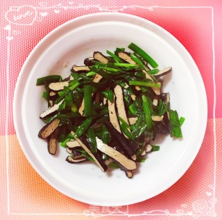 韭菜炒臭干的做法步骤：4